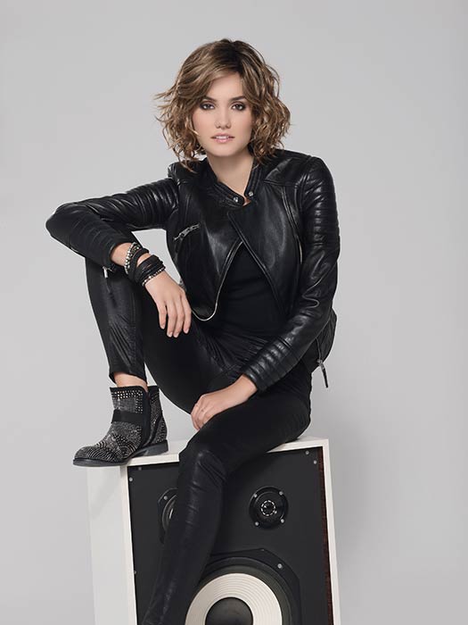 Girl Mono by Ellen Wille